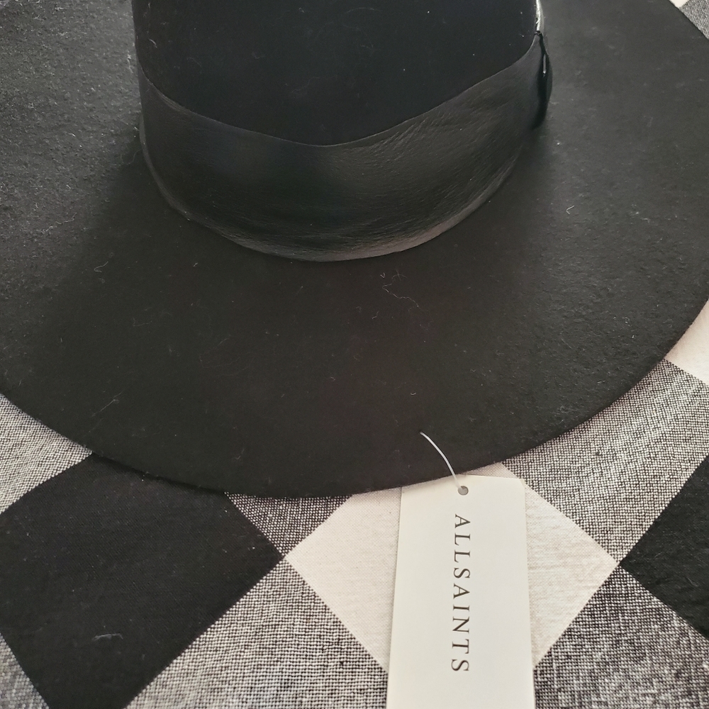 Black felt hat wide brim never worn.